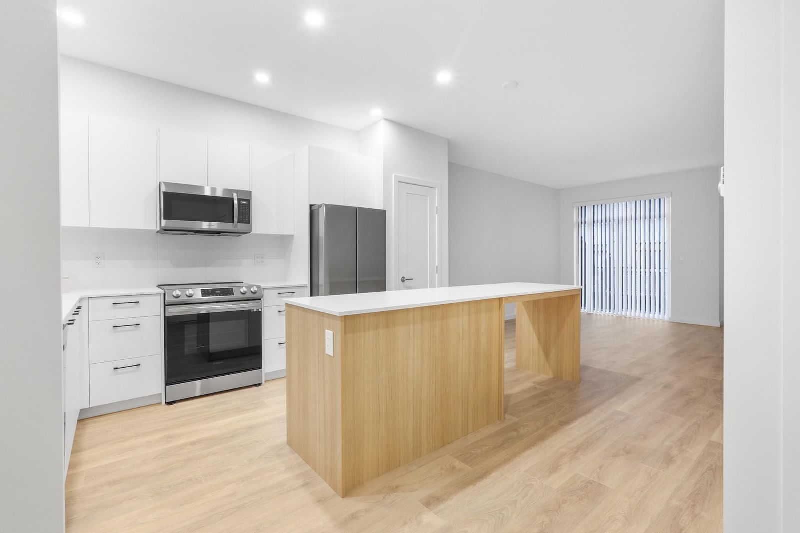 Listing Image 4