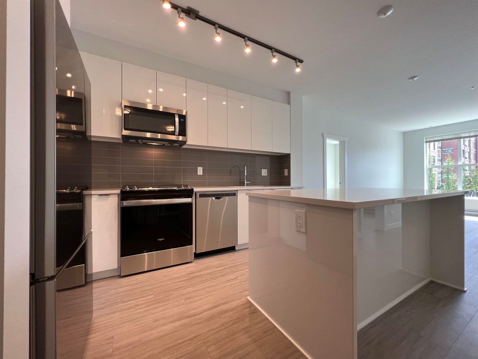 Listing Image 9