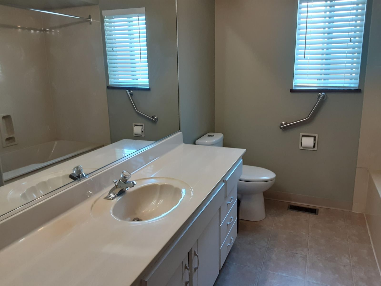 Listing Image 8