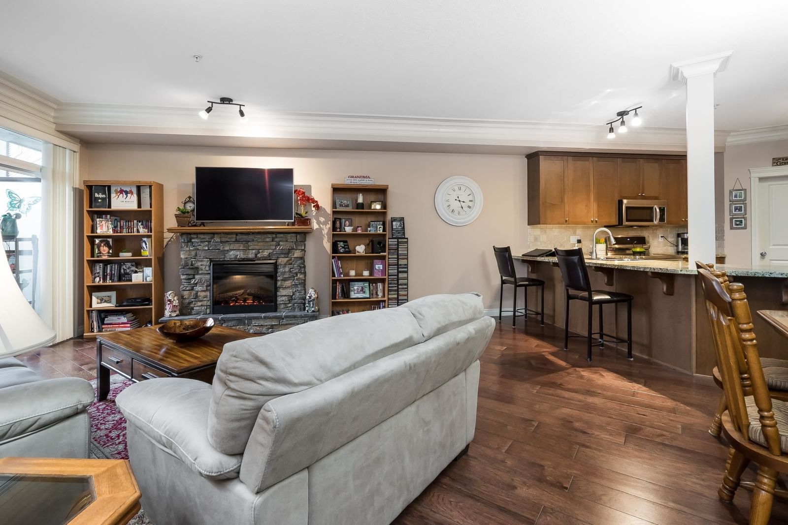 Listing Image 19