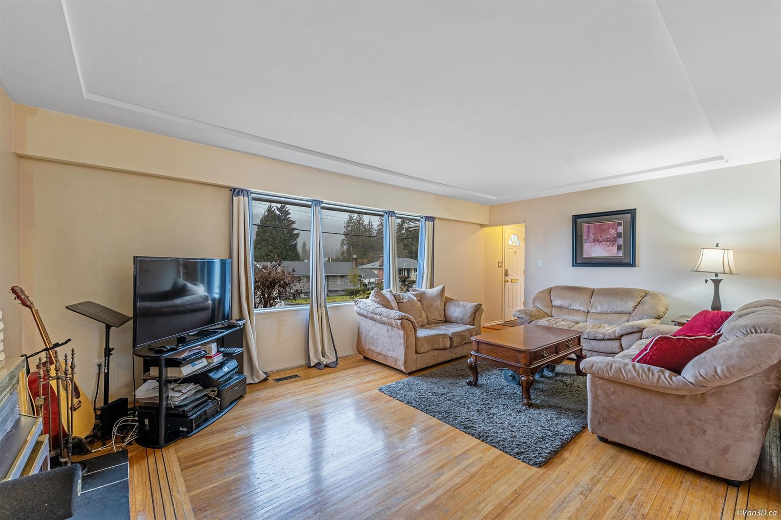 Listing Image 4