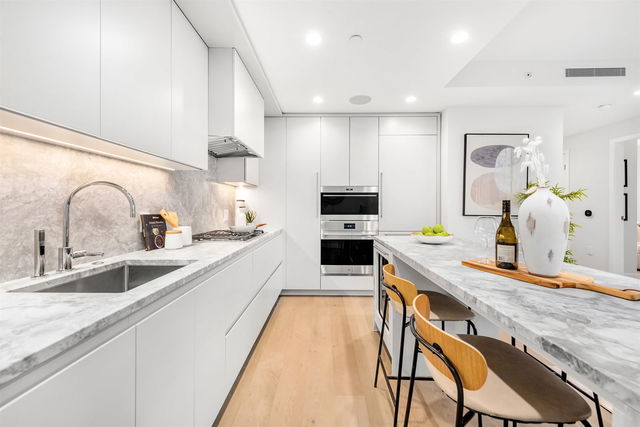 1607 - 7433 Cambie Street
