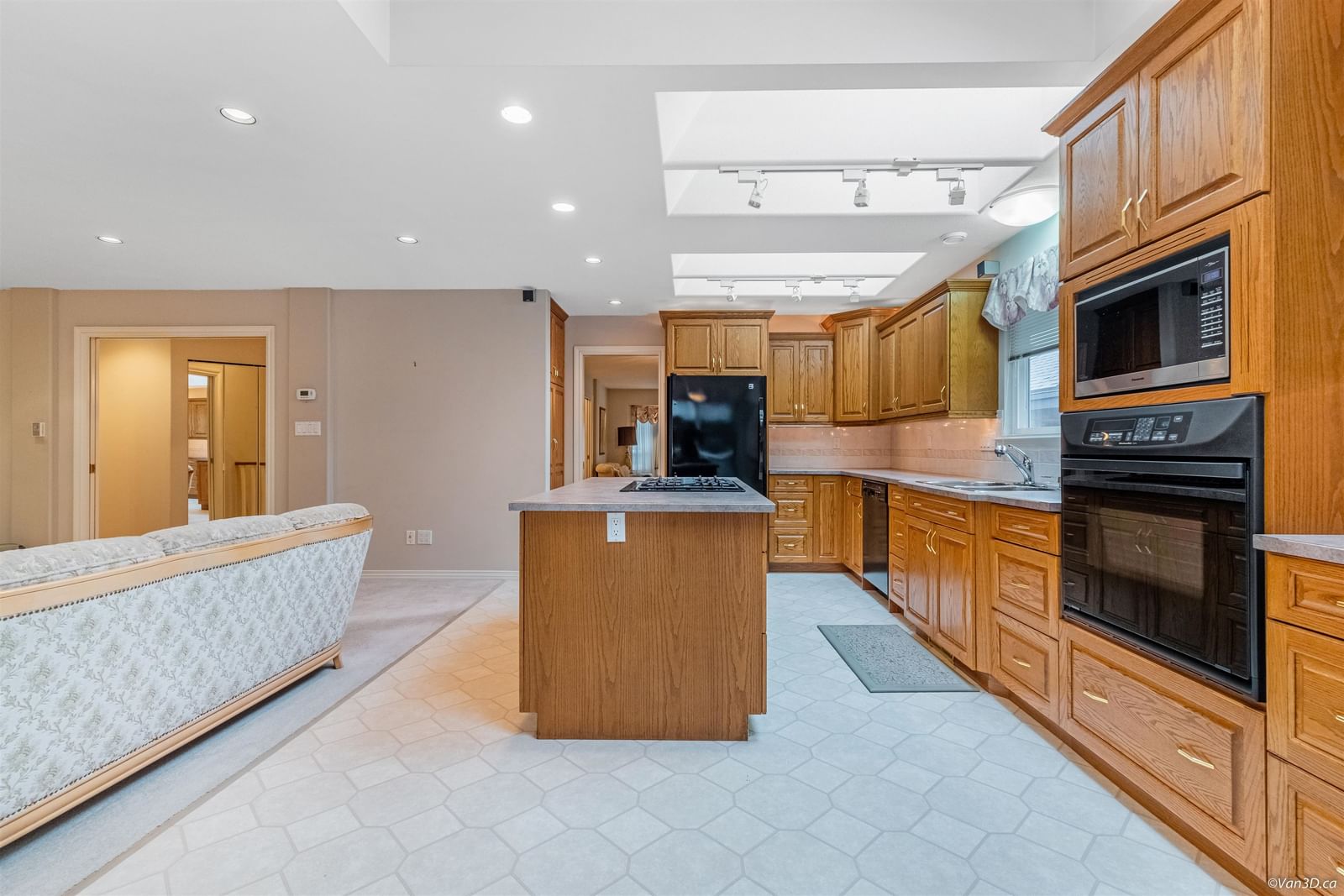 Listing Image 10