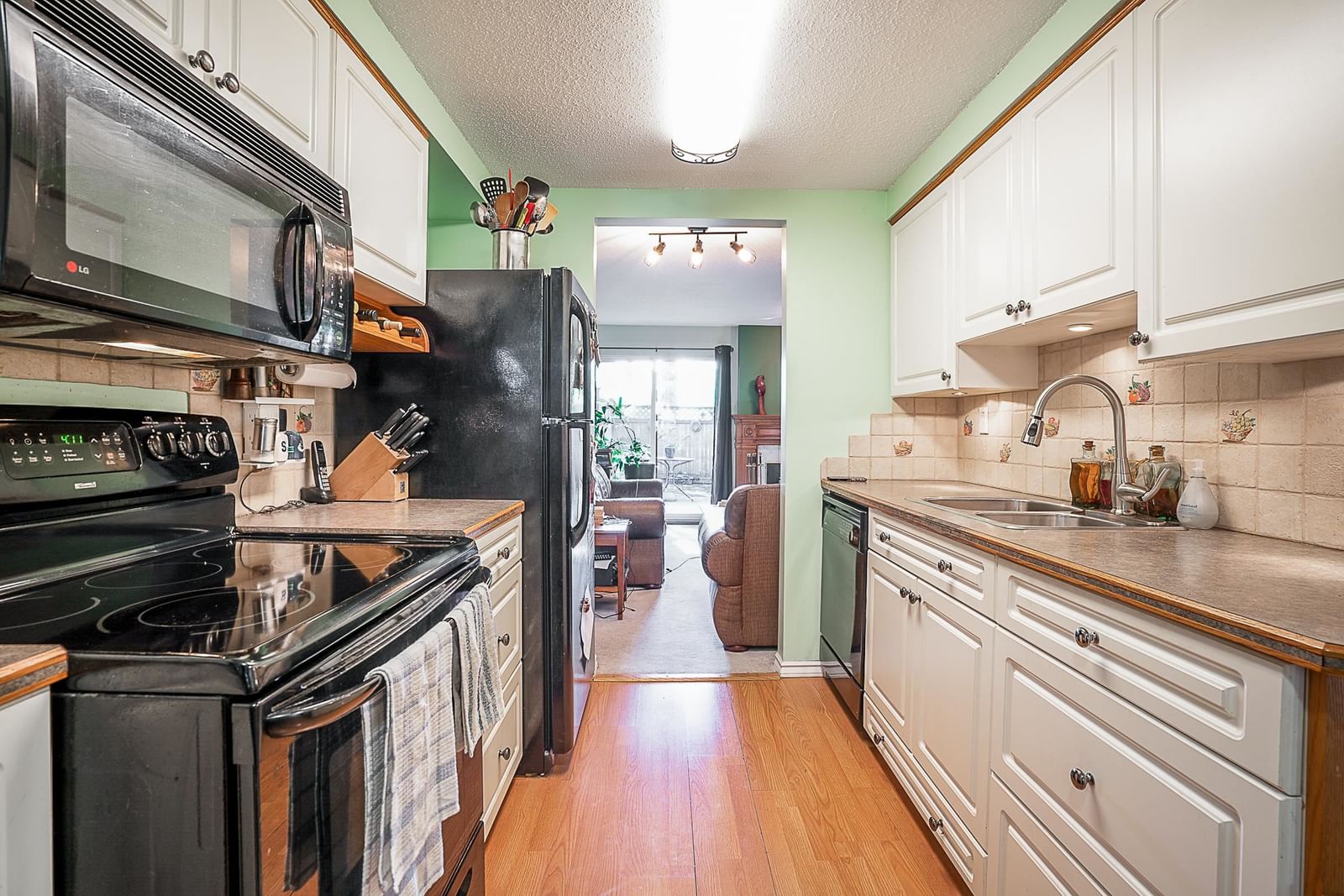 Listing Image 14