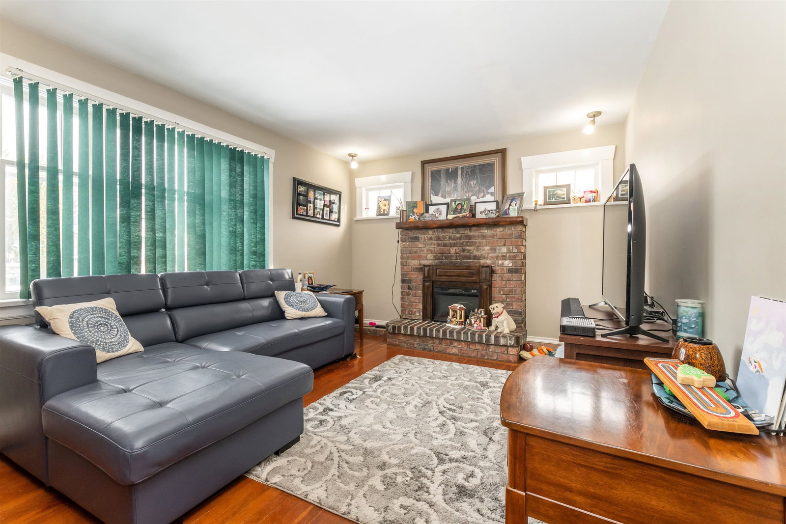 Listing Image 4