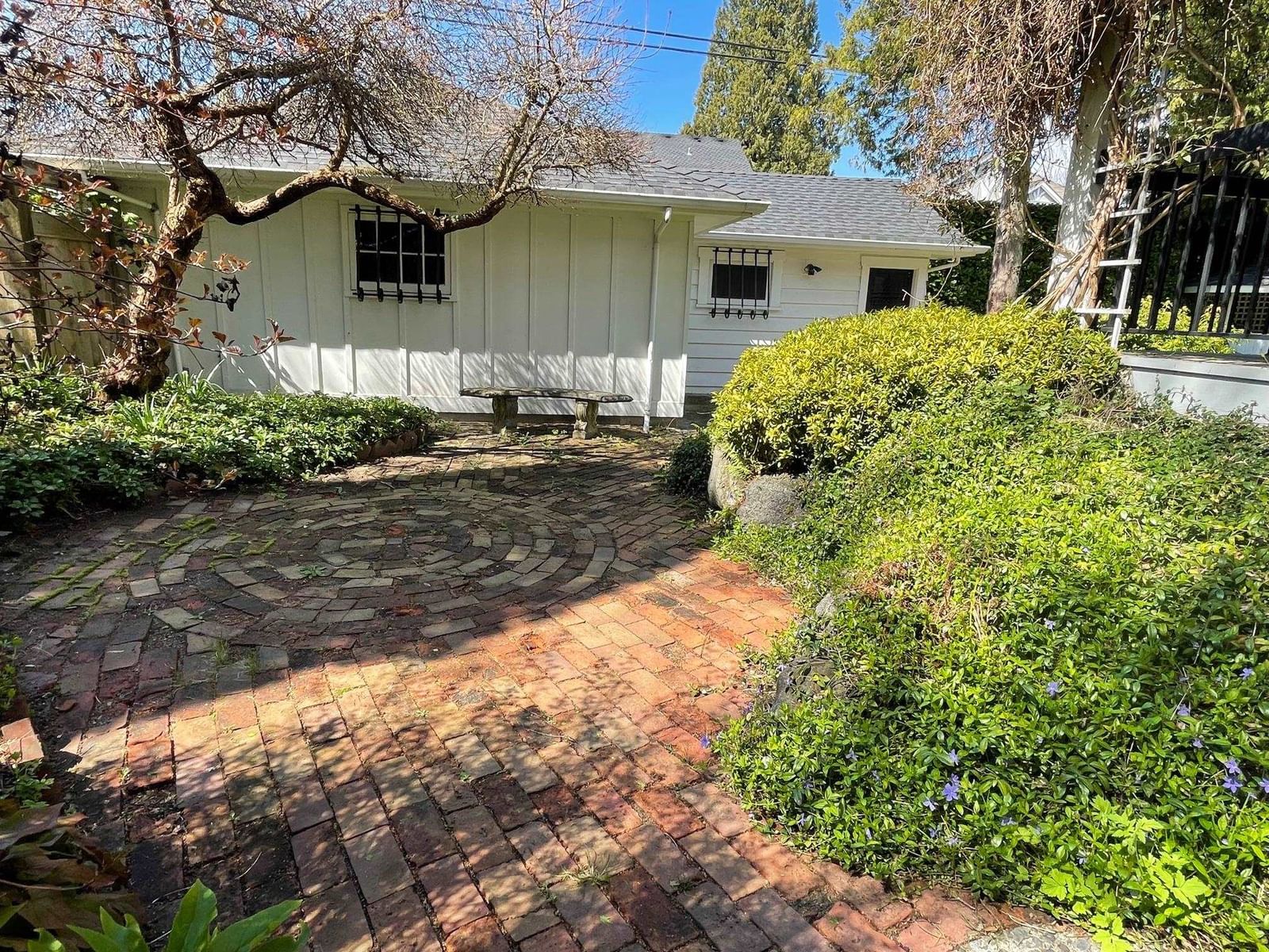 Listing Image 8