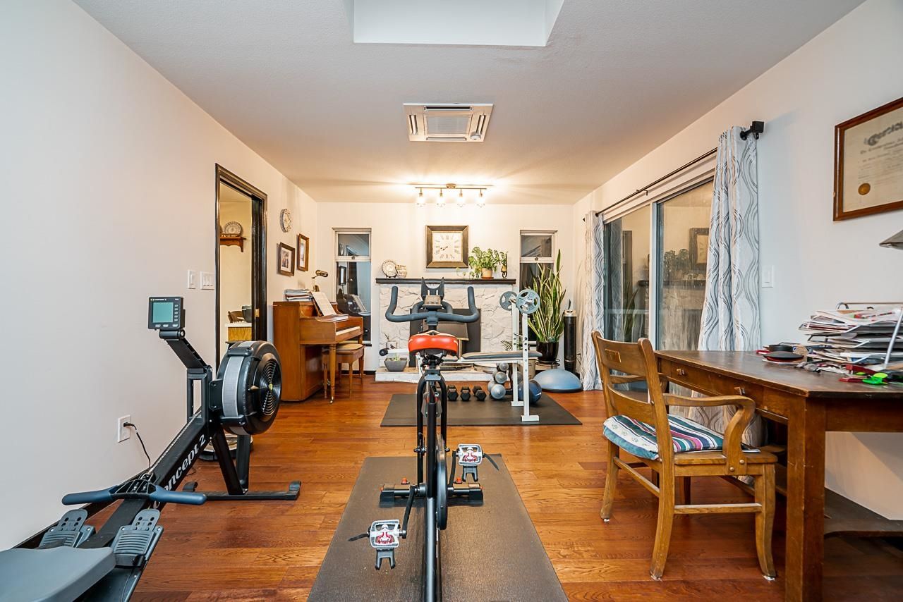 Listing Image 11
