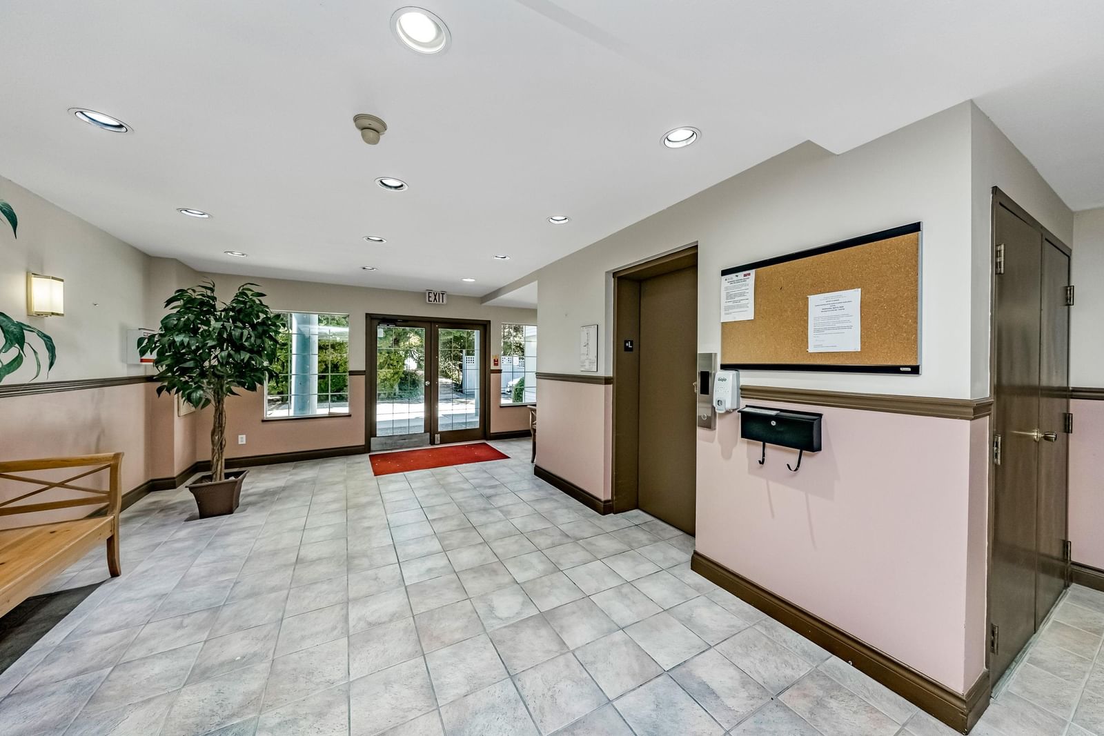 Listing Image 4