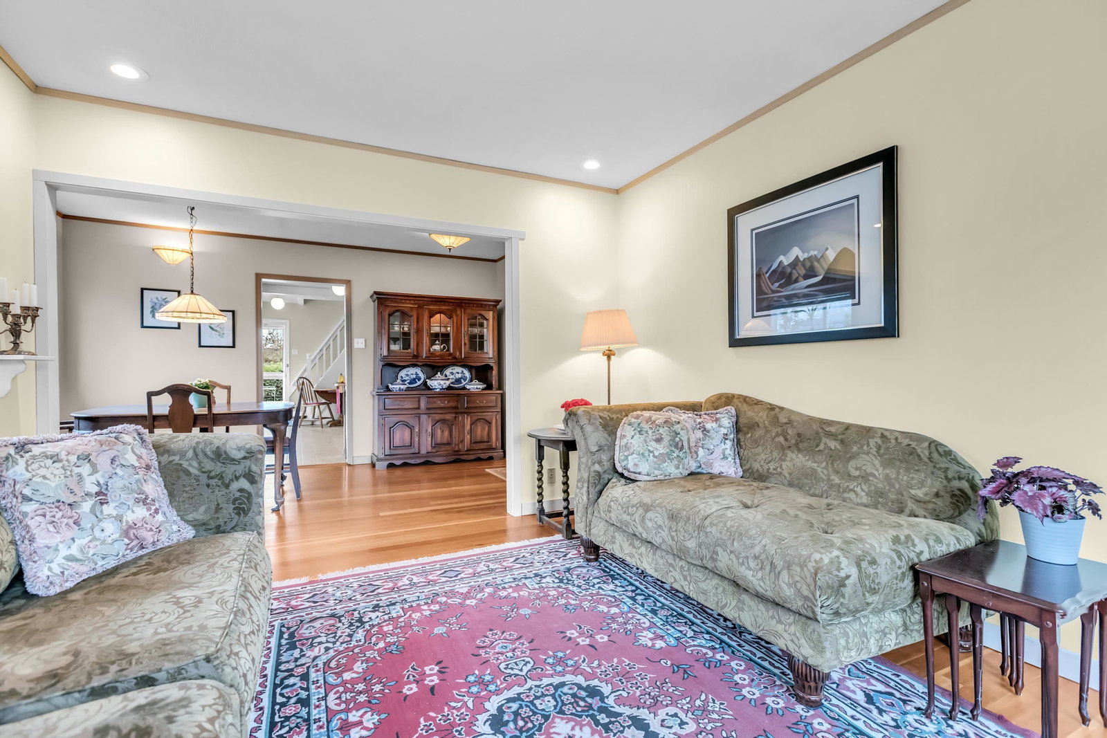 Listing Image 4