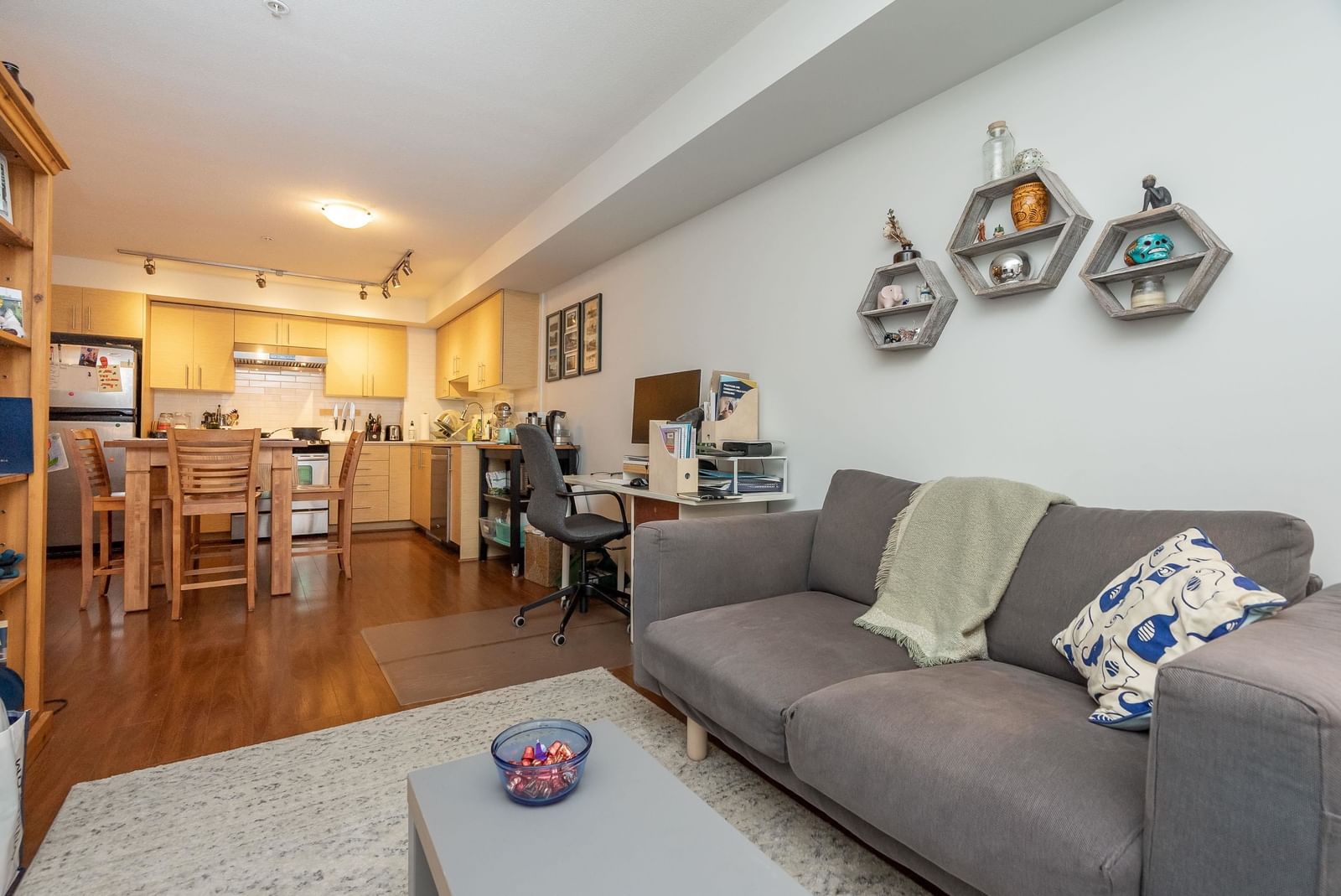 Listing Image 11