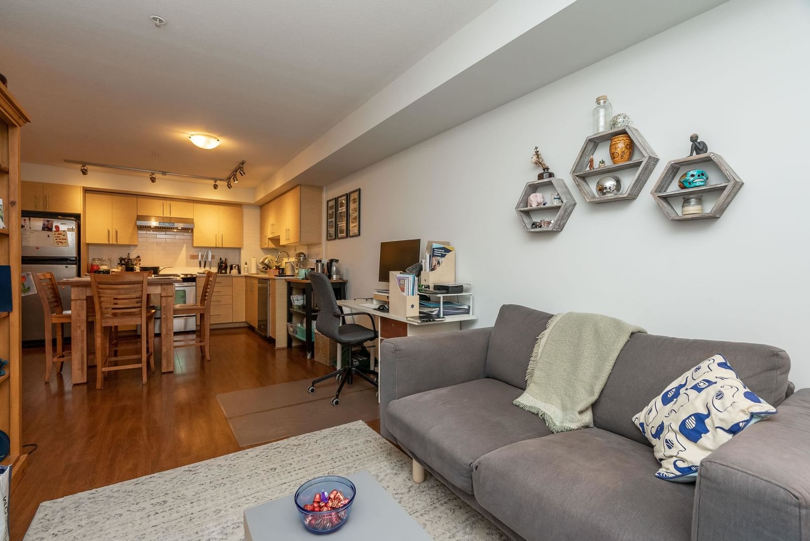Listing Image 12