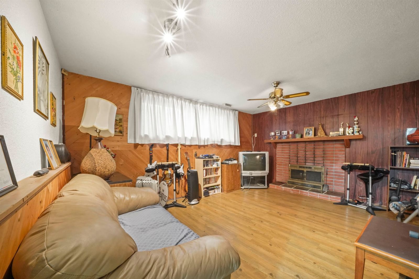 Listing Image 15