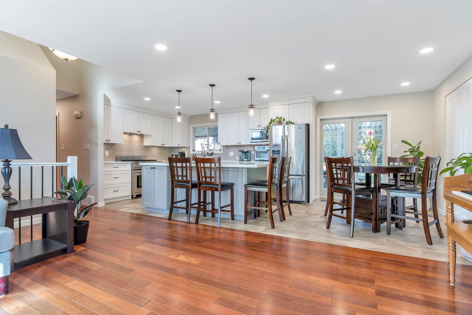 Listing Image 11