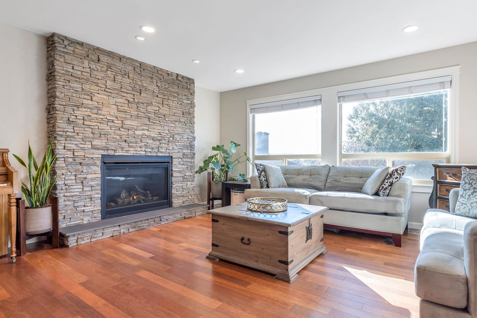 Listing Image 12