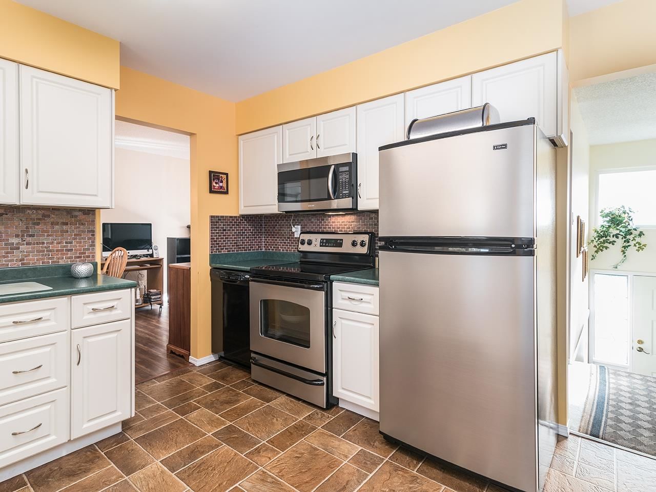 Listing Image 11
