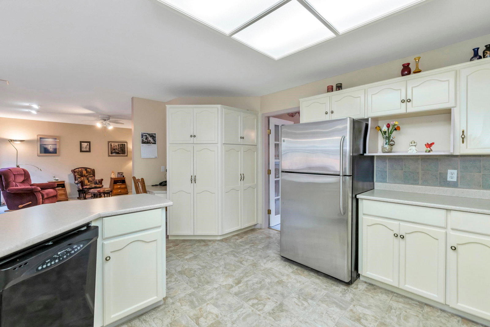 Listing Image 12