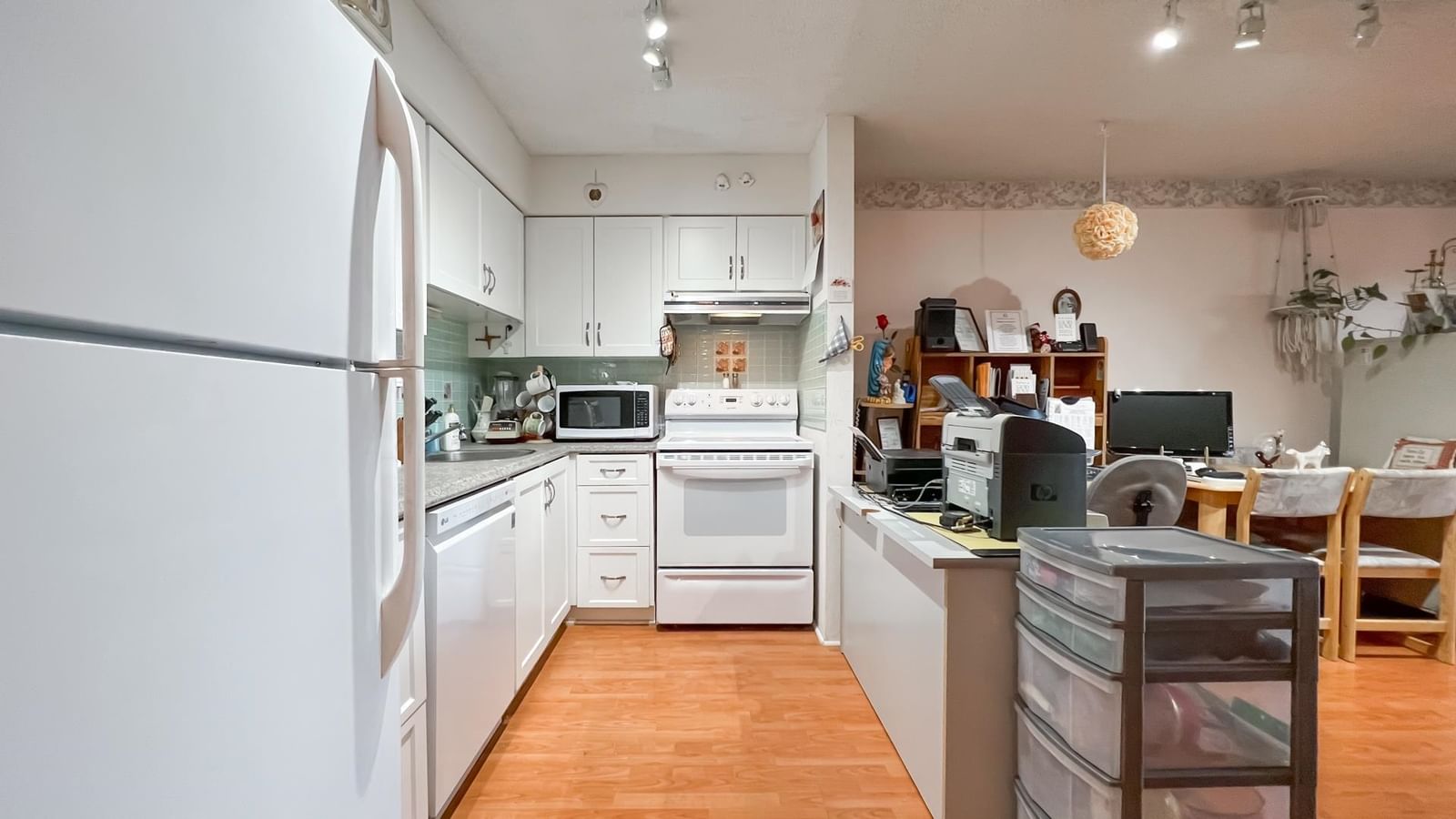 Listing Image 5