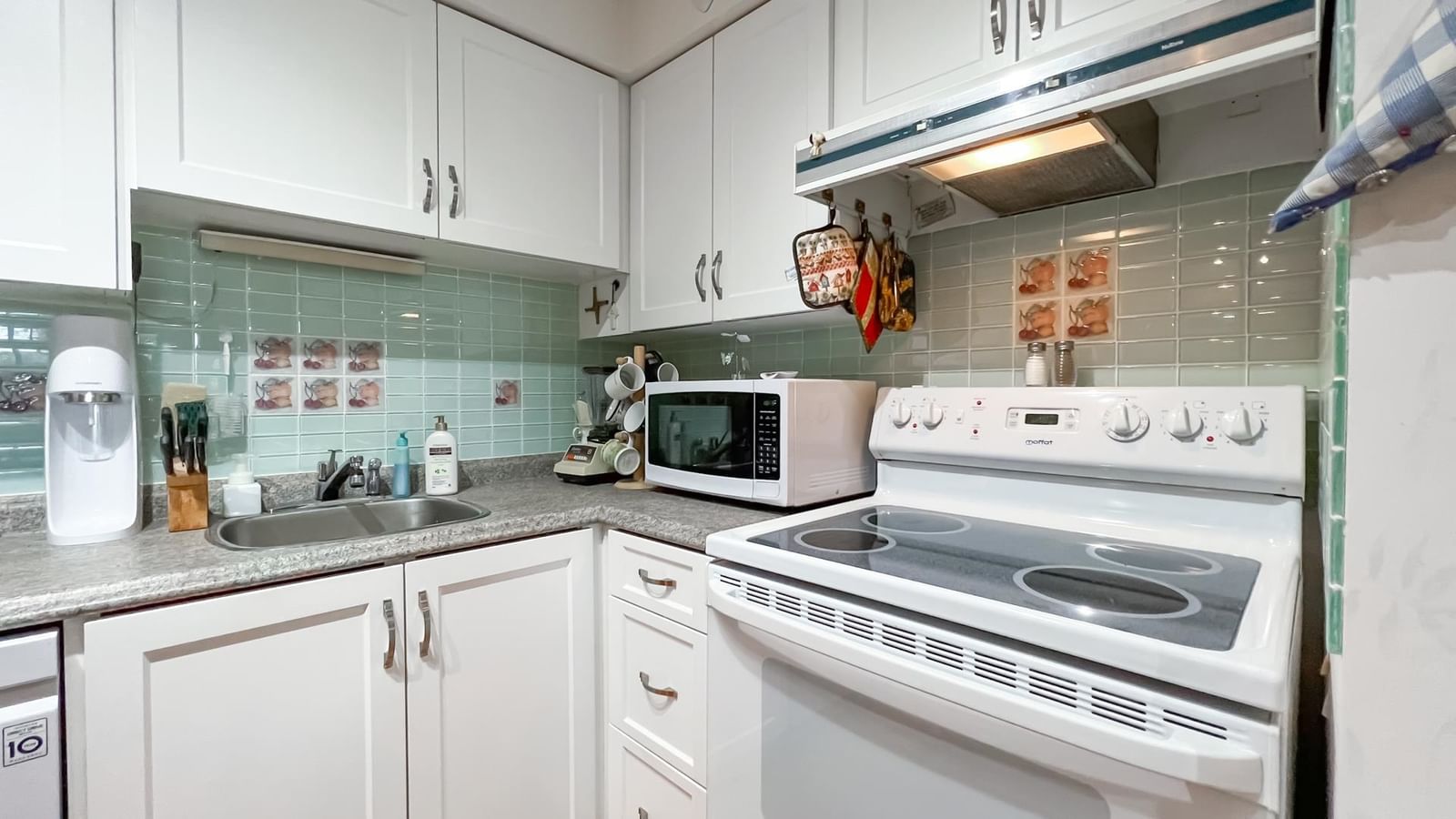 Listing Image 8