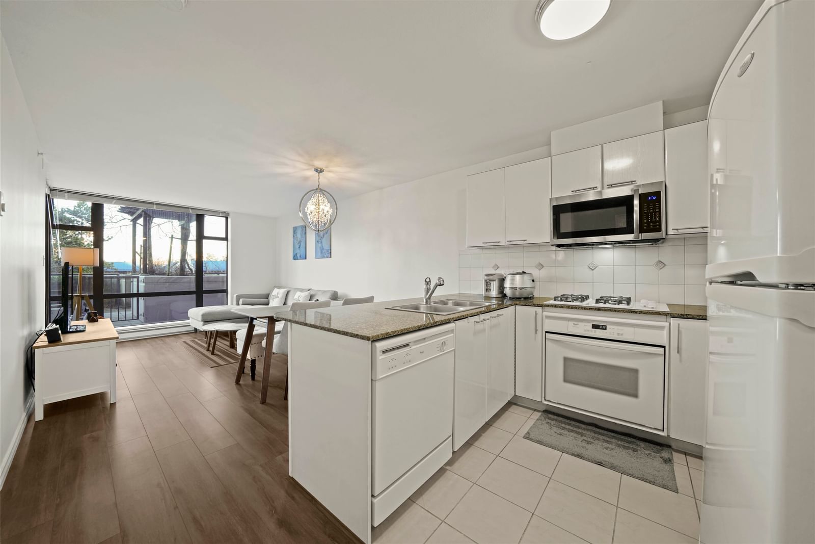 Listing Image 8
