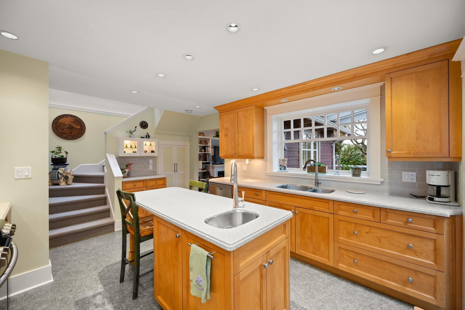 Listing Image 11