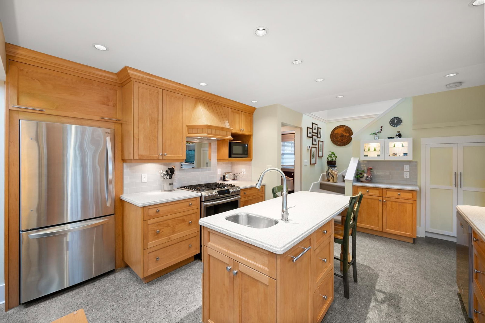 Listing Image 12