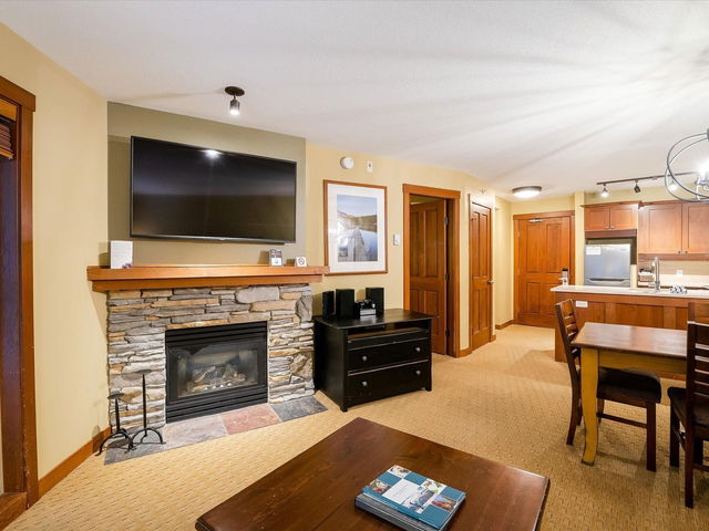 406G4 - 4653 Blackcomb Way
