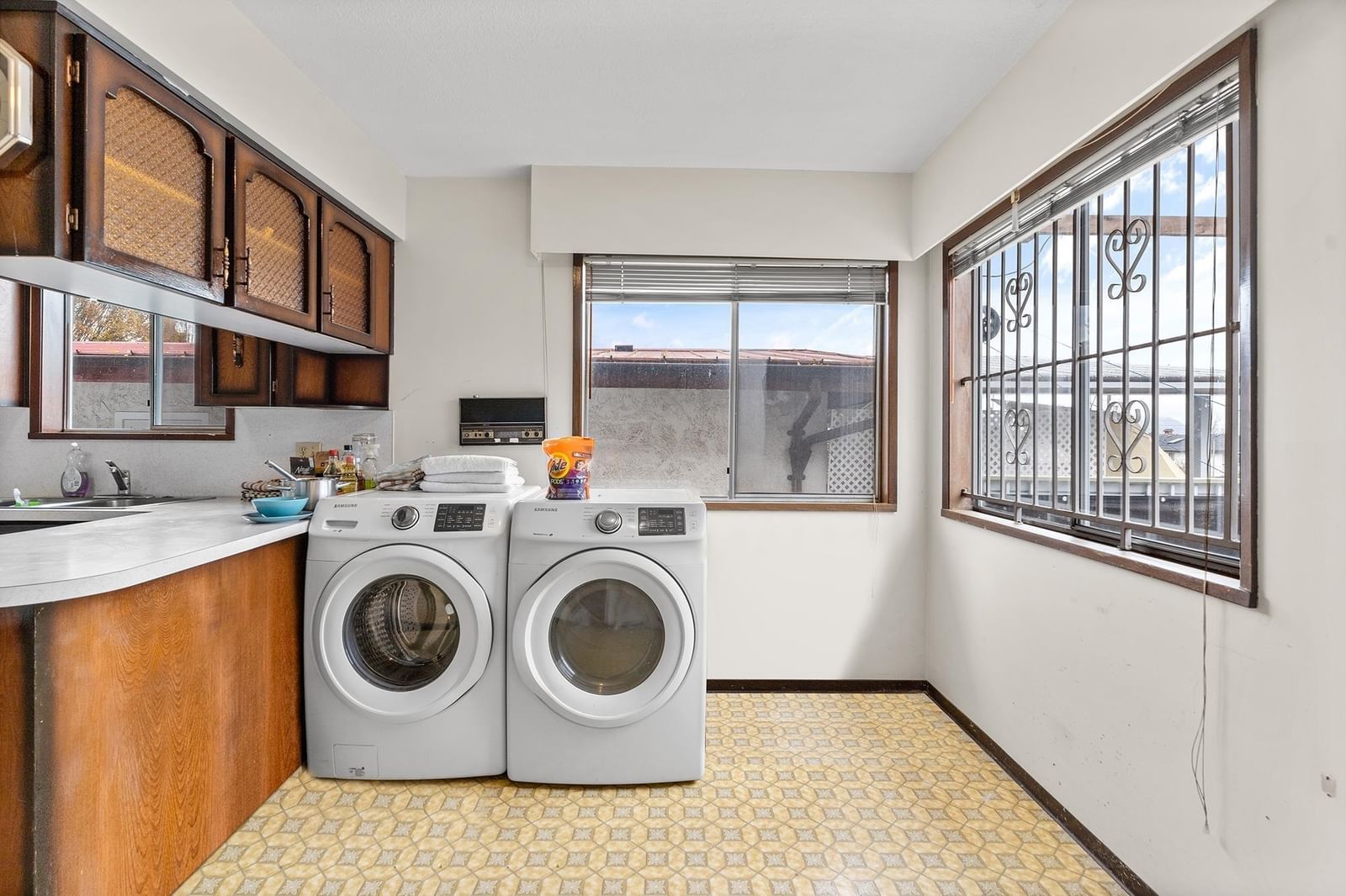 Listing Image 11