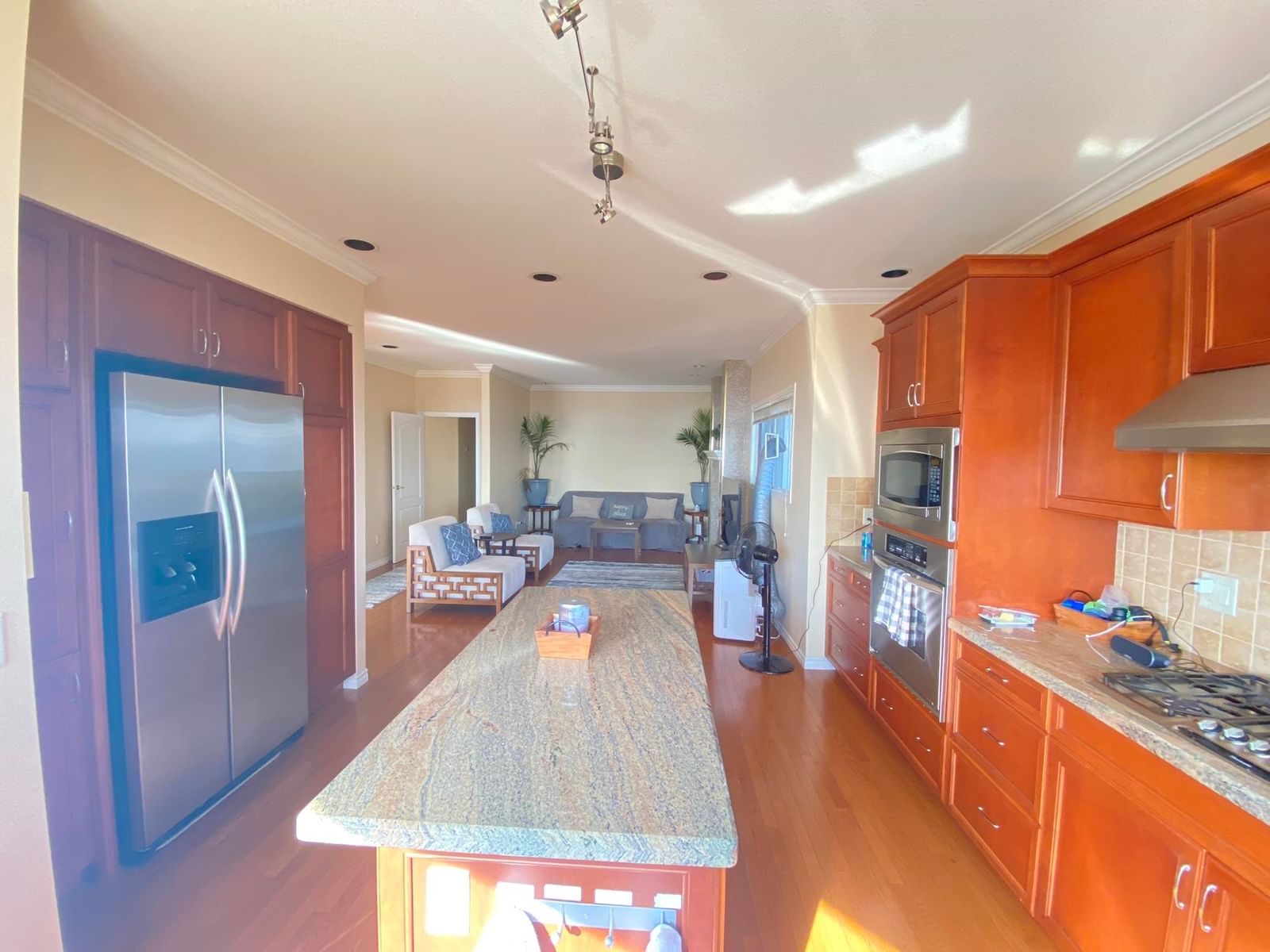 Listing Image 10