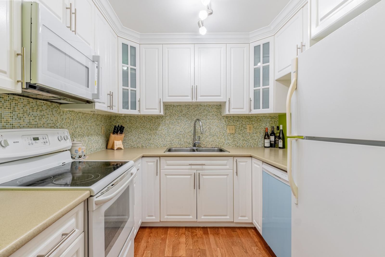 Listing Image 10