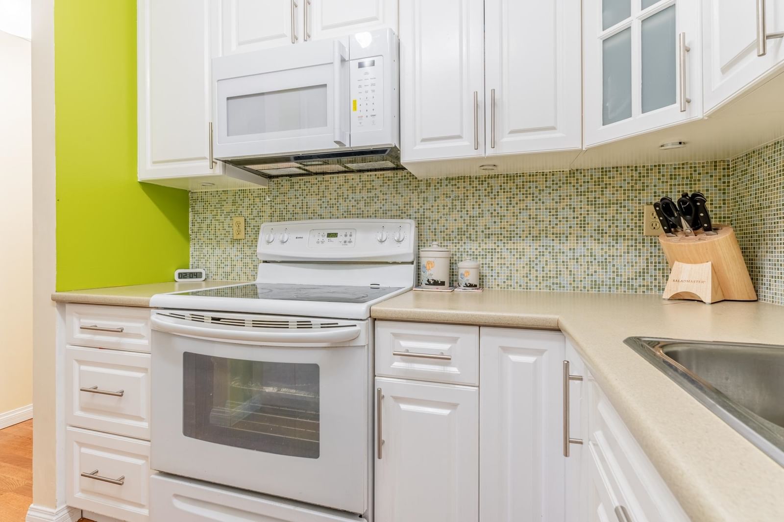 Listing Image 11