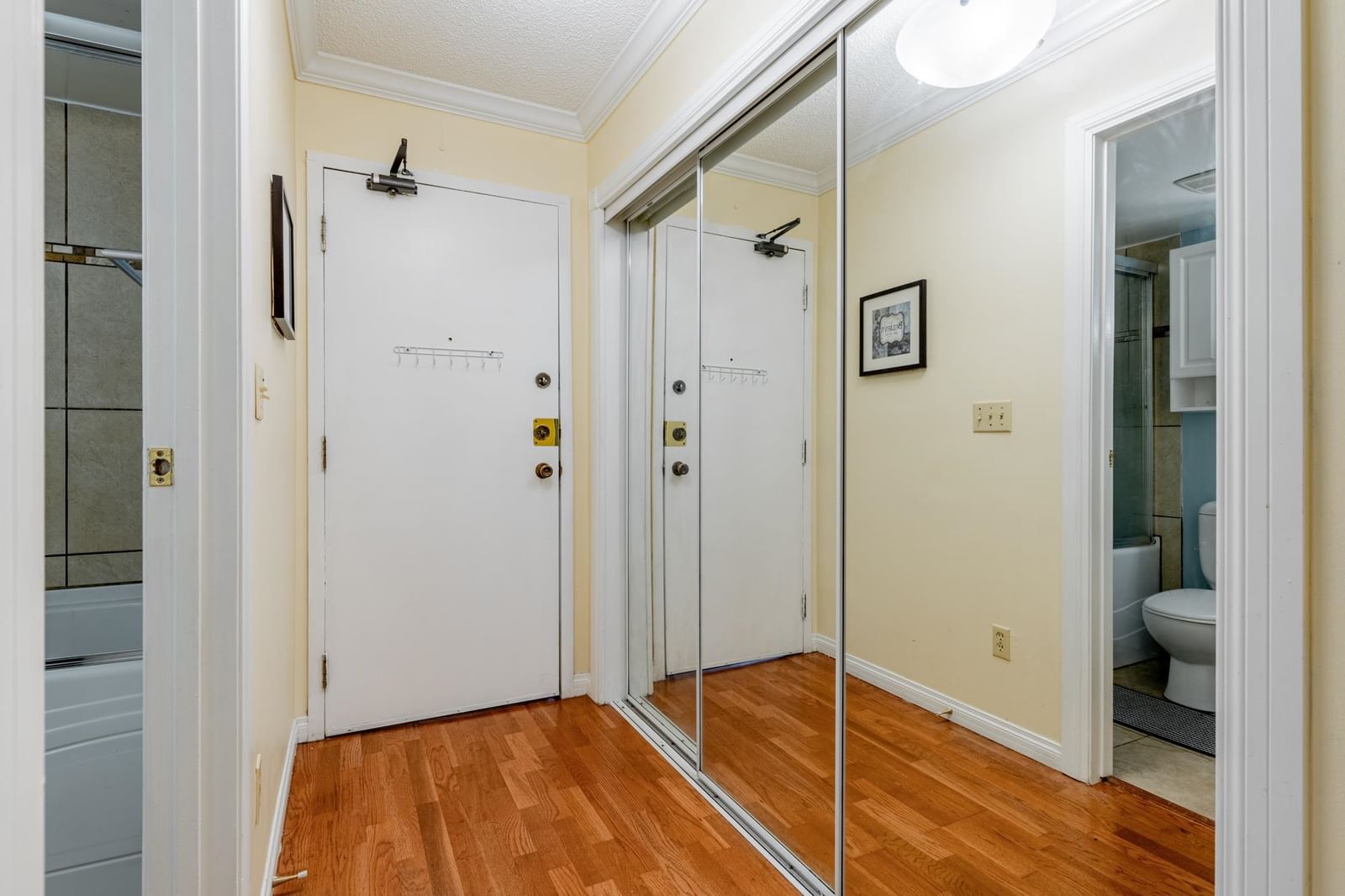 Listing Image 4