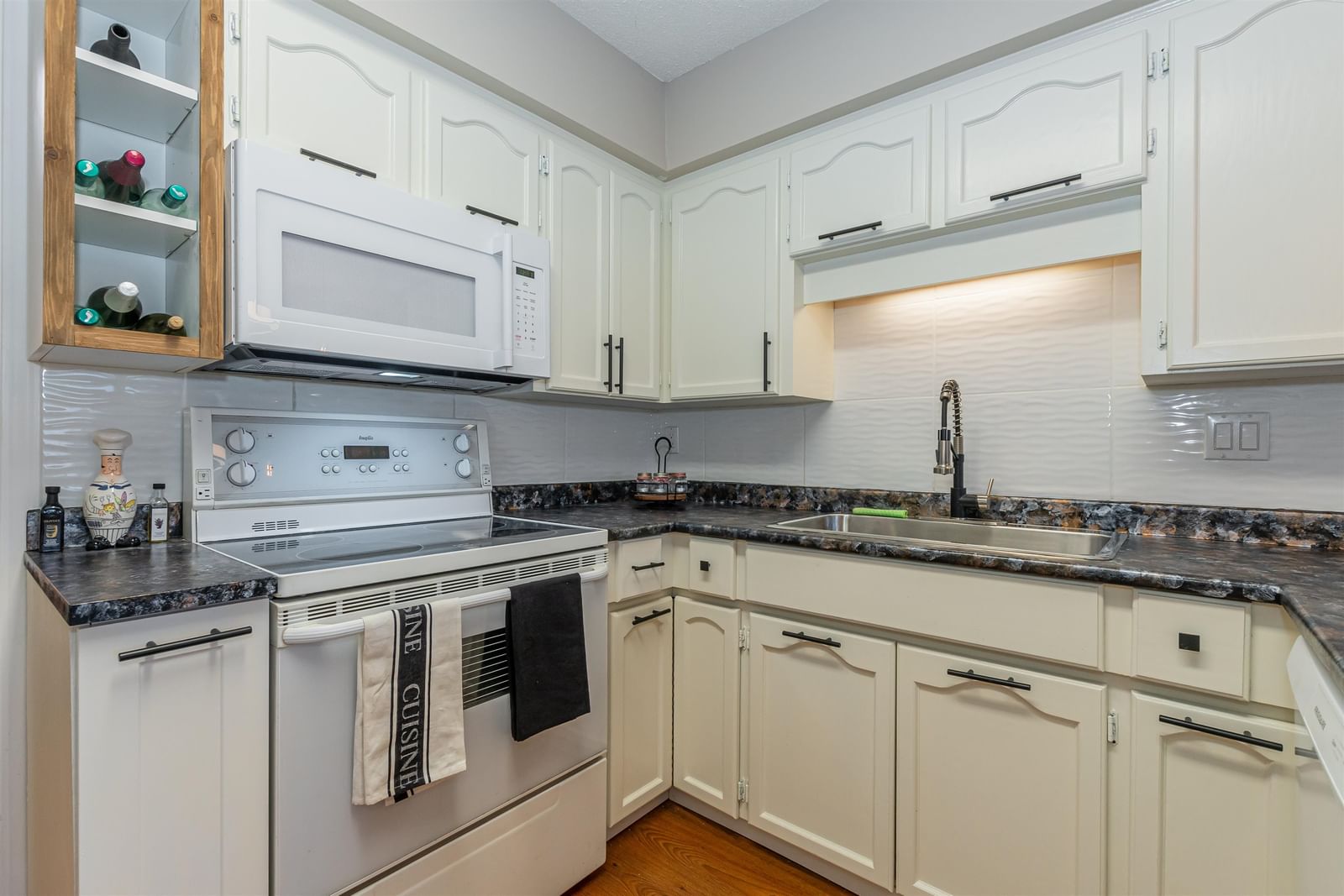 Listing Image 22