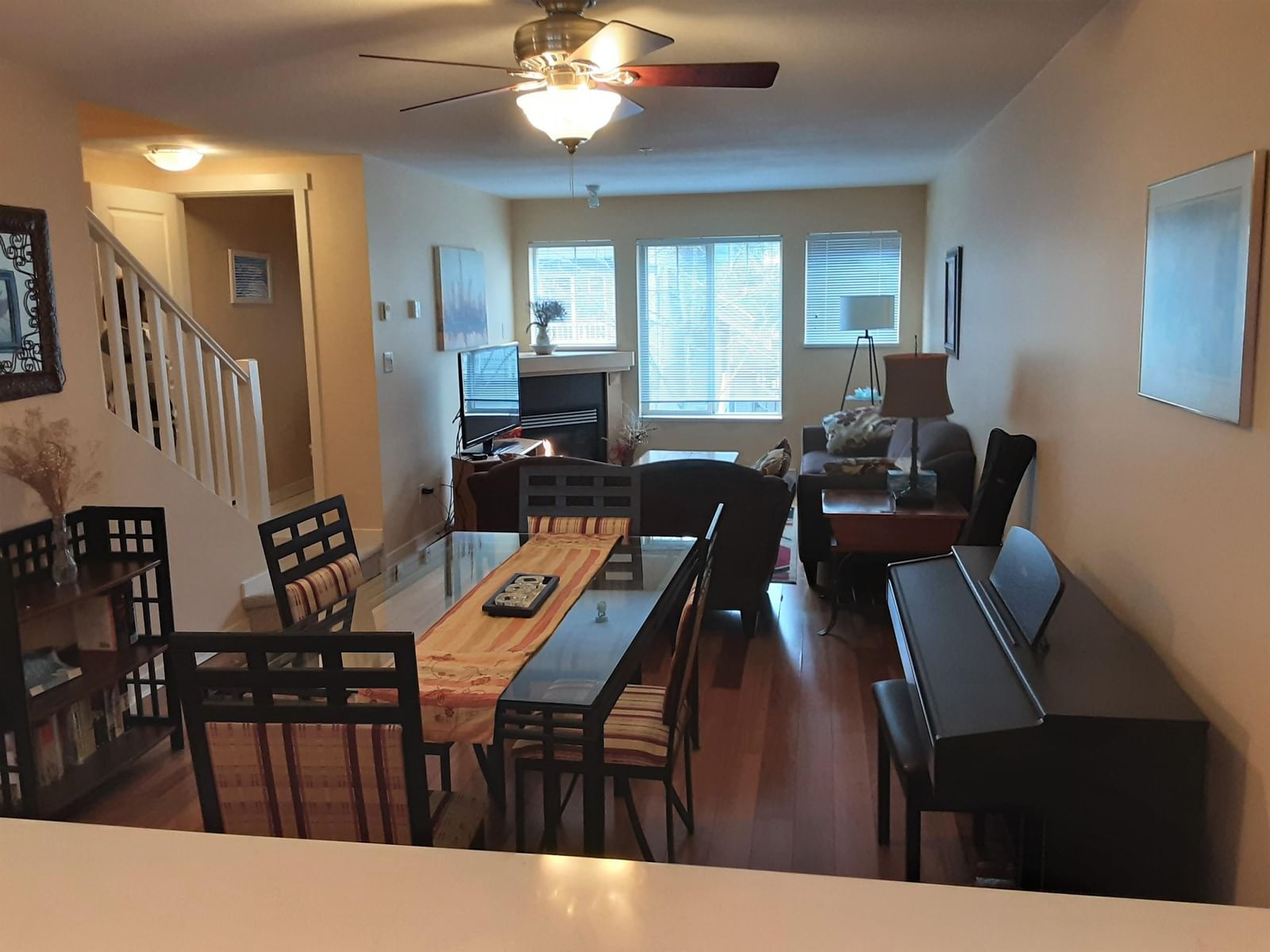 Listing Image 12