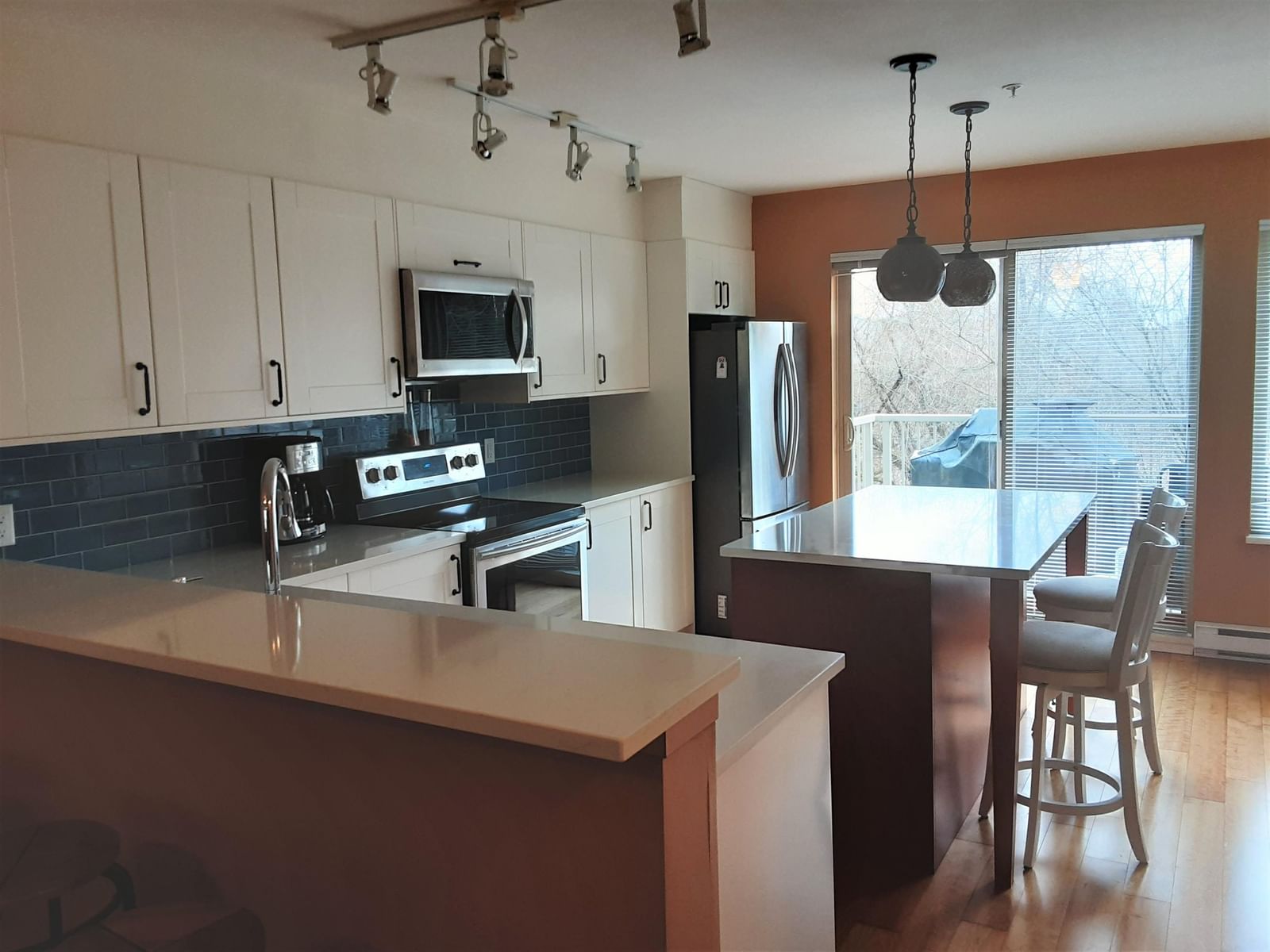 Listing Image 8