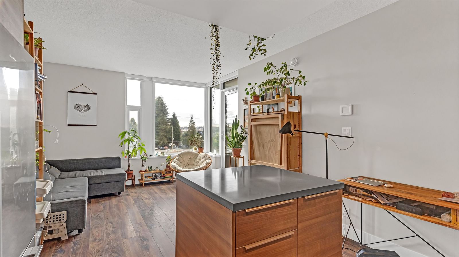 Listing Image 12