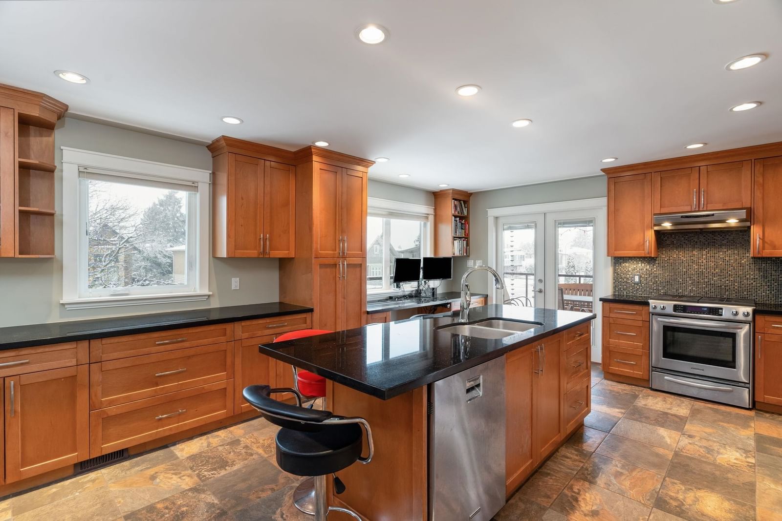 Listing Image 11