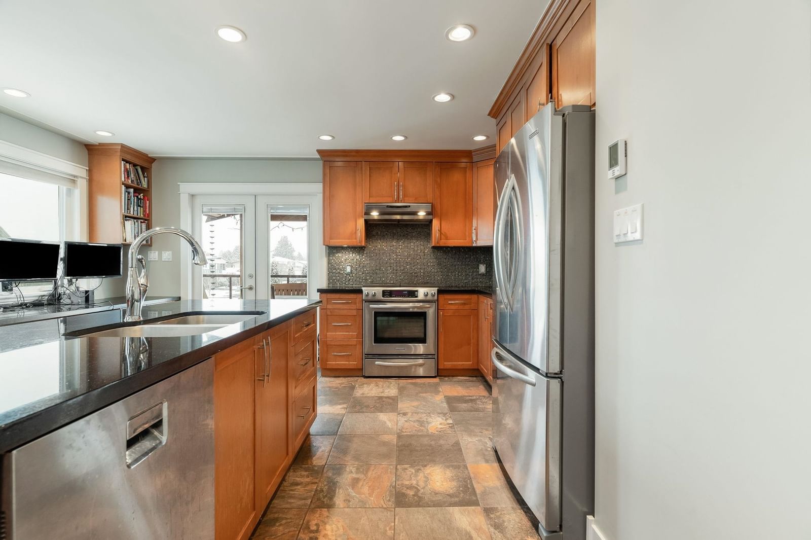 Listing Image 12