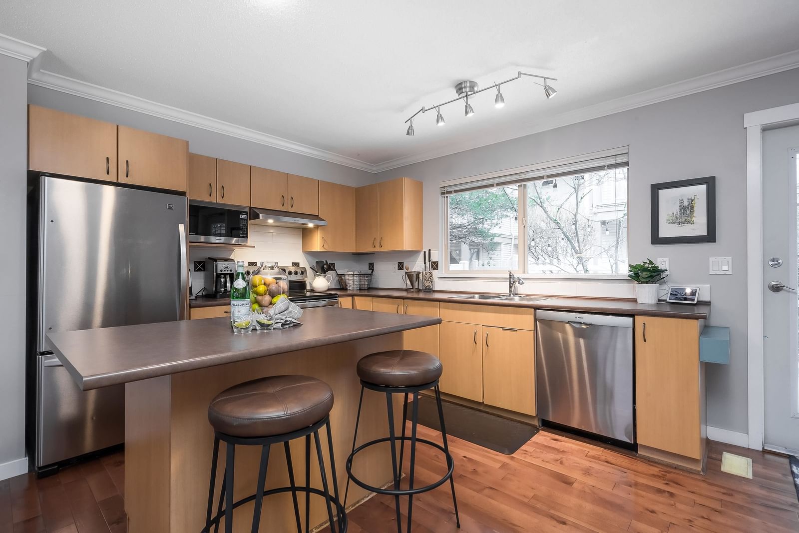 Listing Image 9