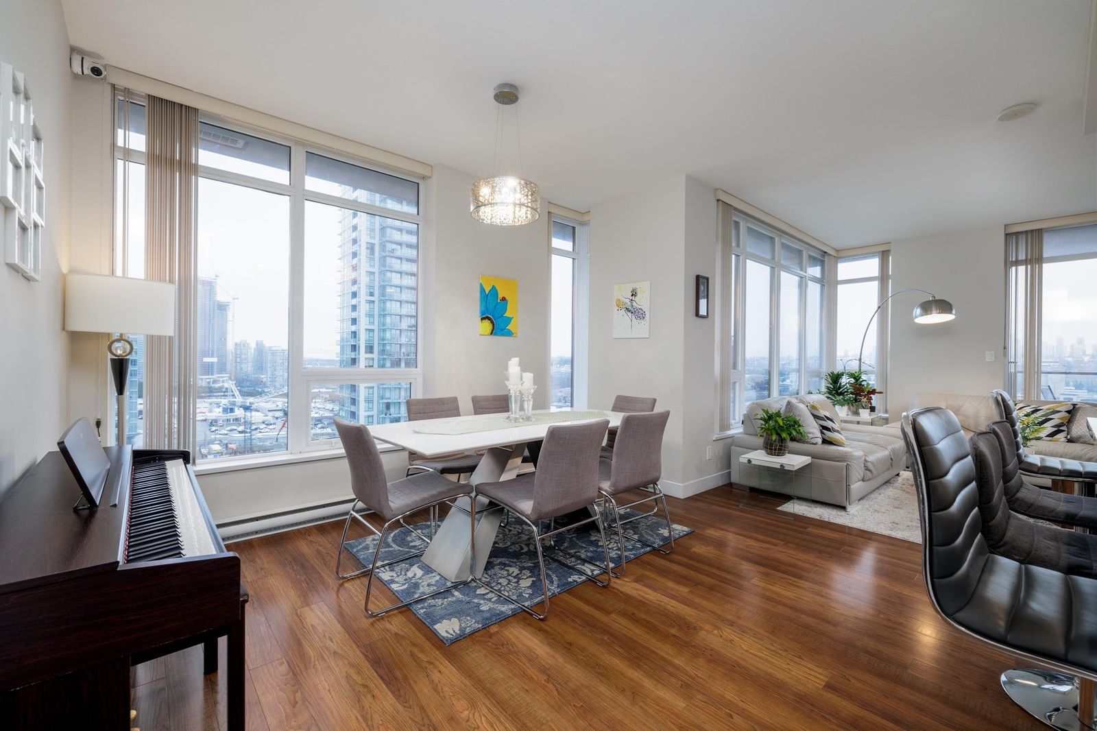 Listing Image 10