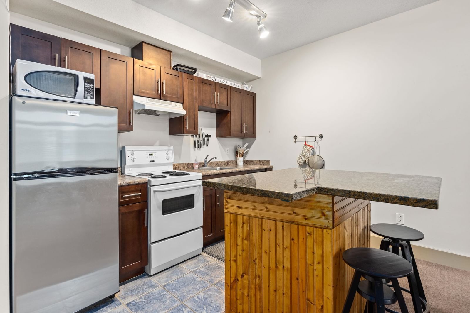Listing Image 16