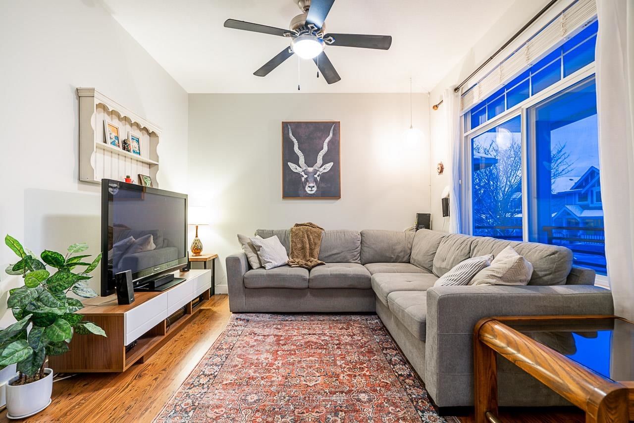 Listing Image 6