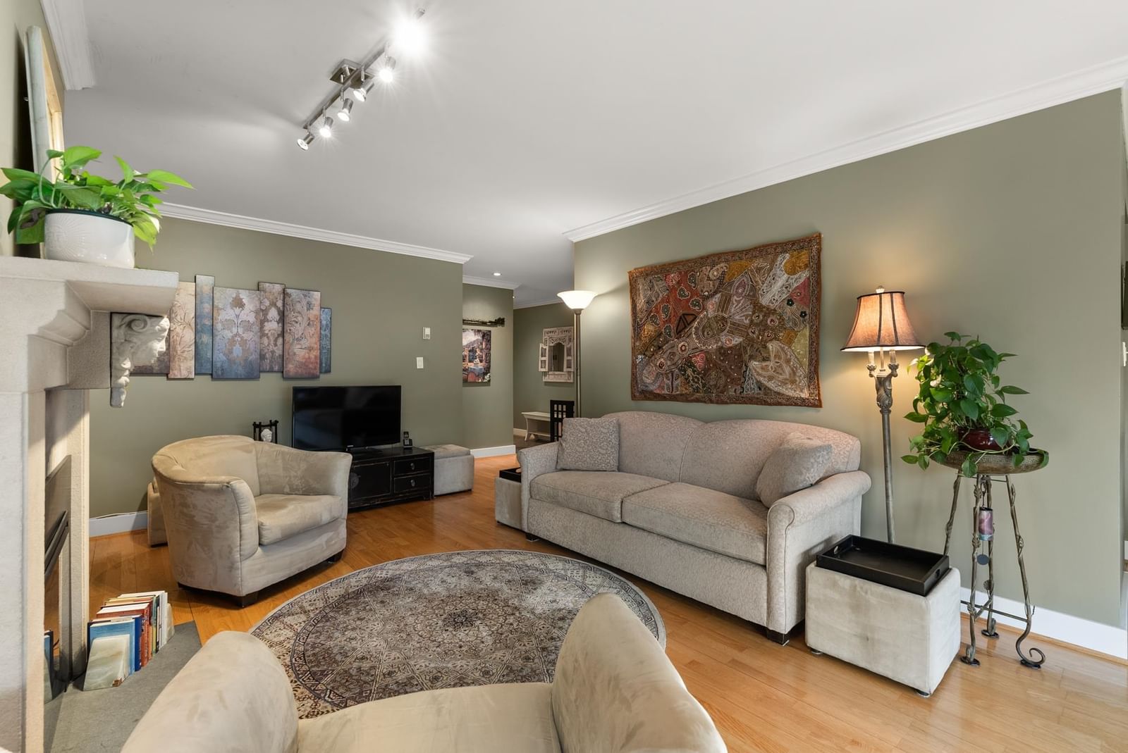 Listing Image 5