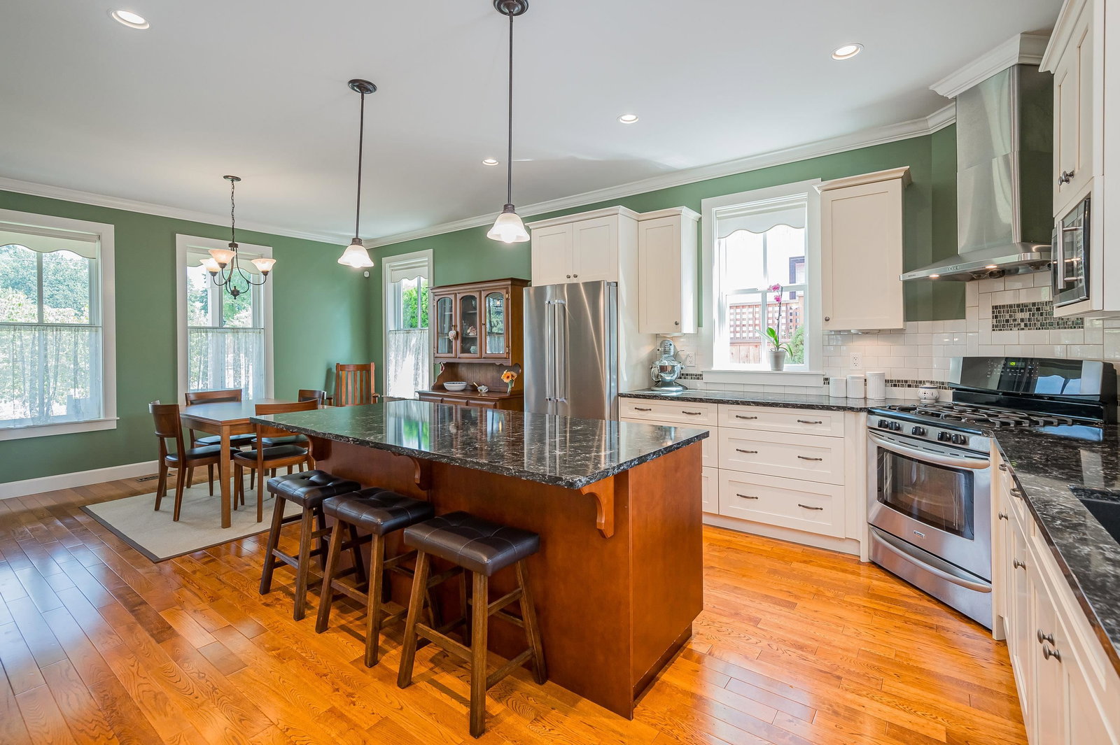 Listing Image 9