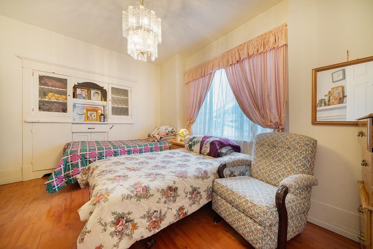 Listing Image 11