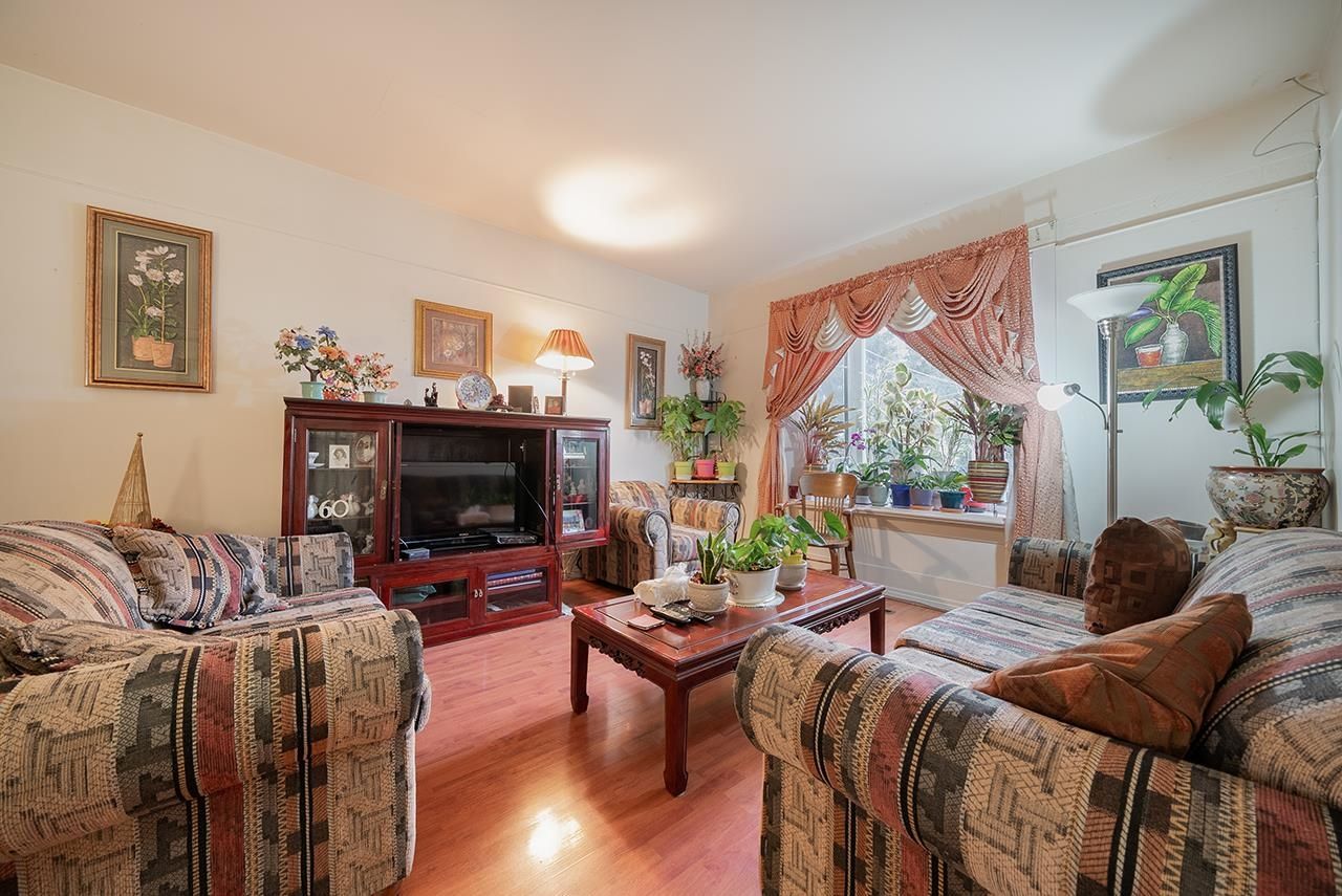 Listing Image 3