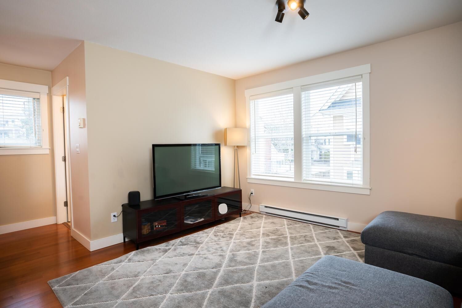 Listing Image 30