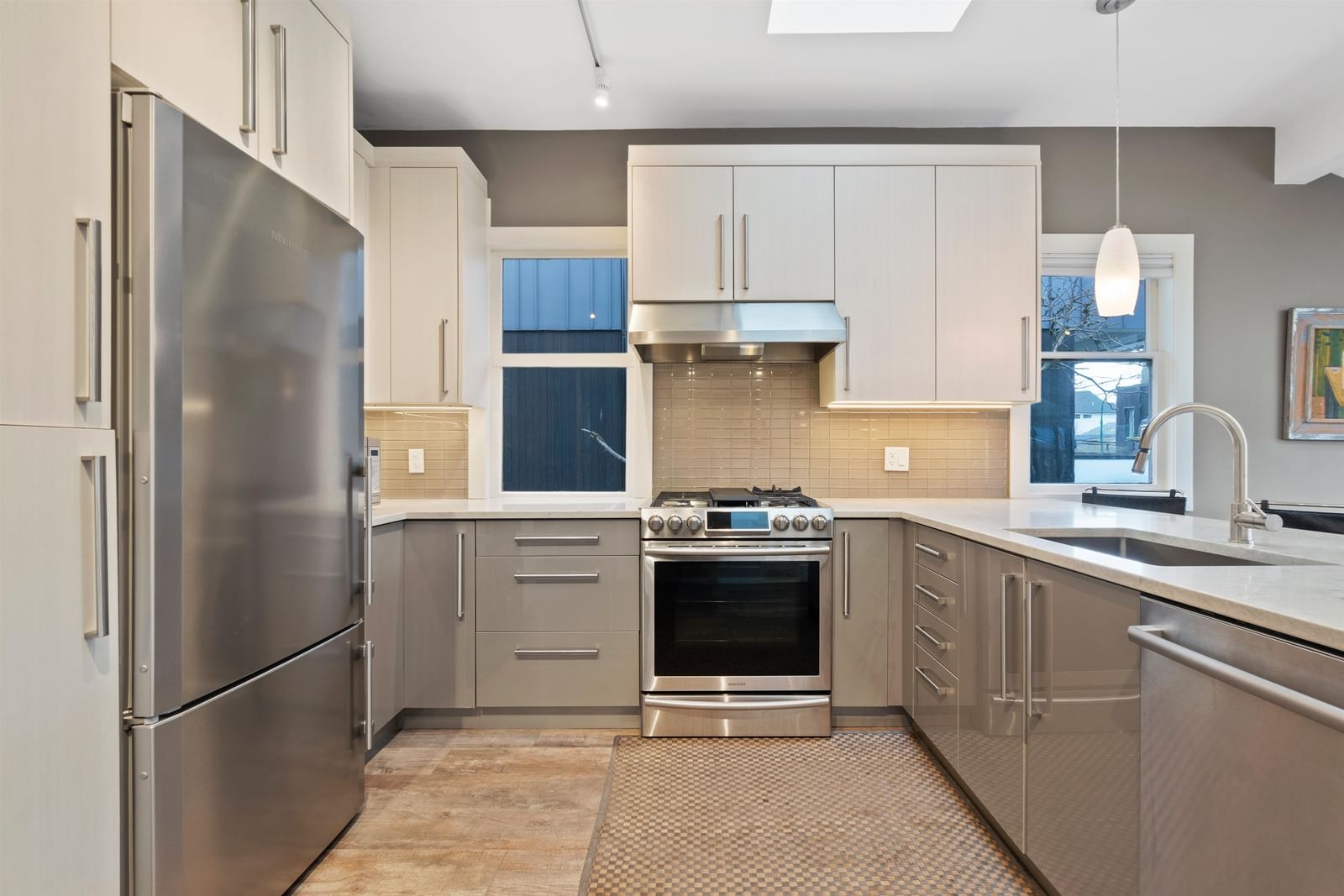 Listing Image 11