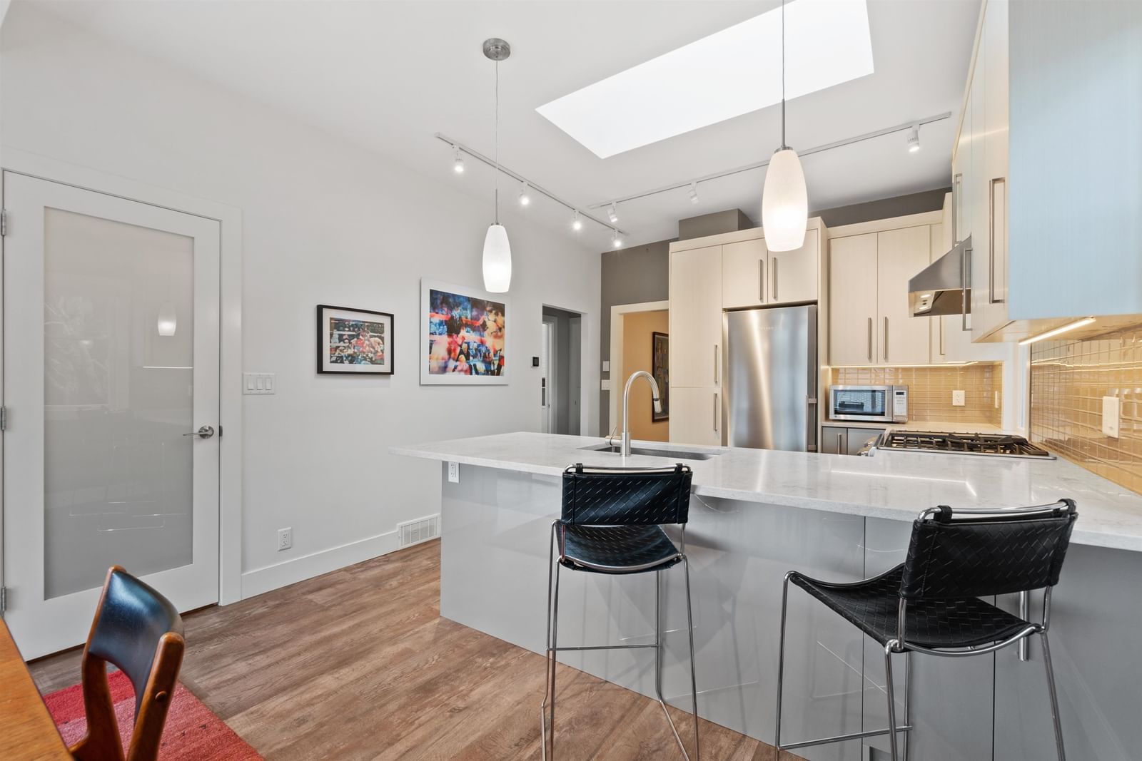 Listing Image 12
