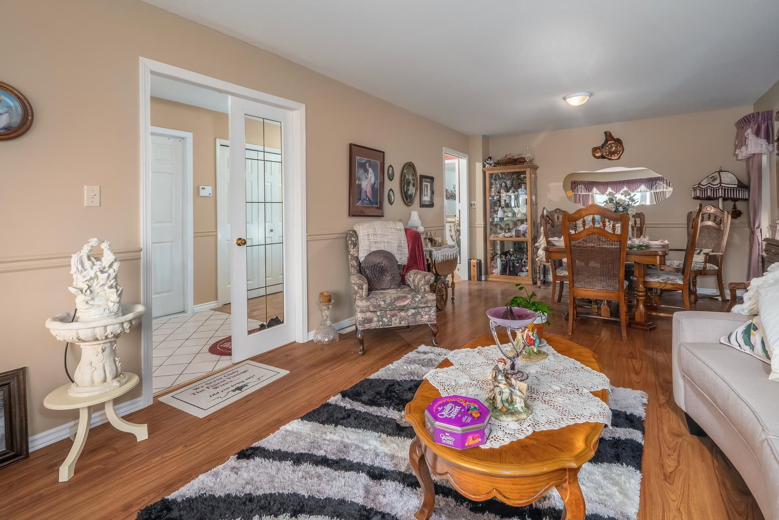 Listing Image 5