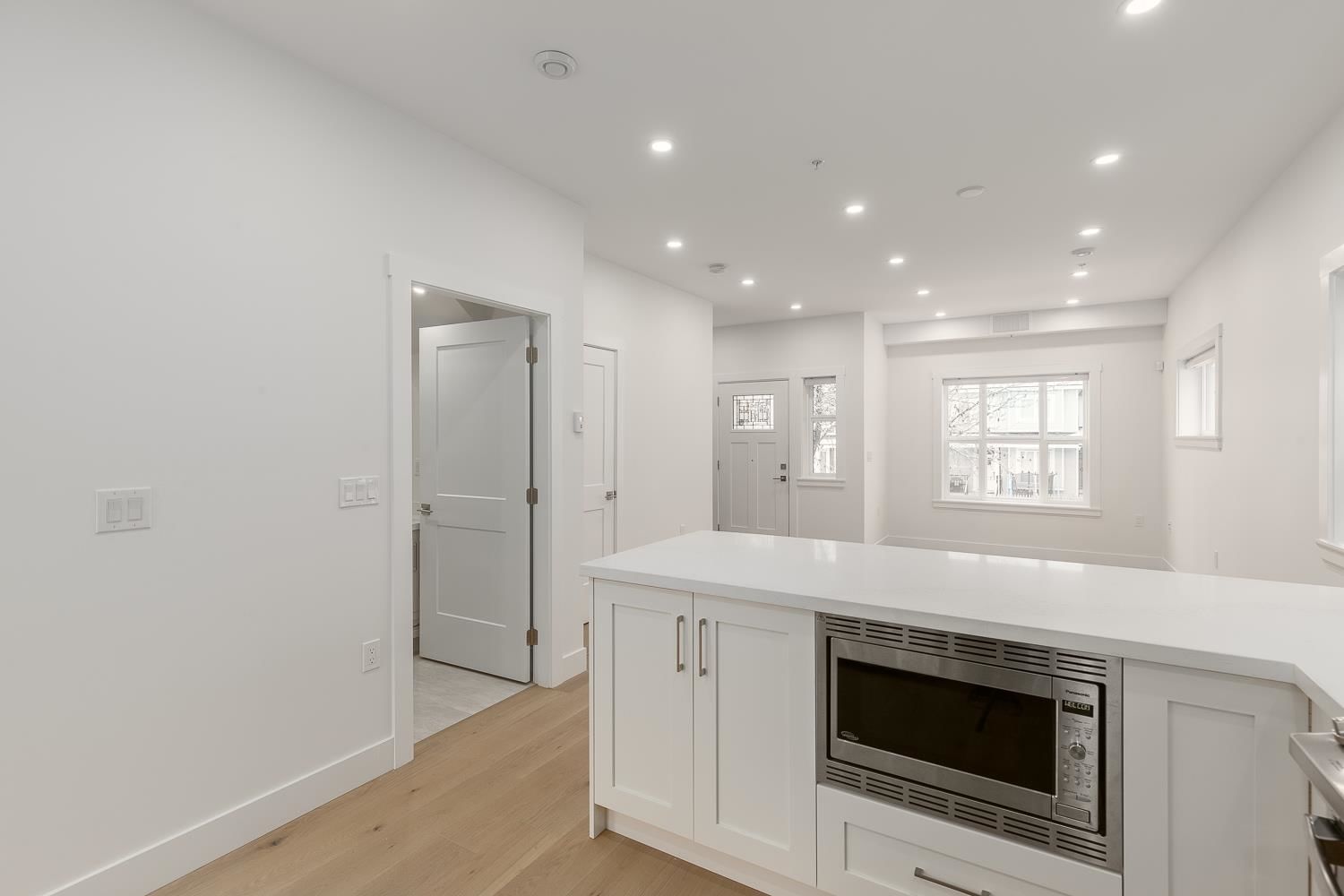 Listing Image 12
